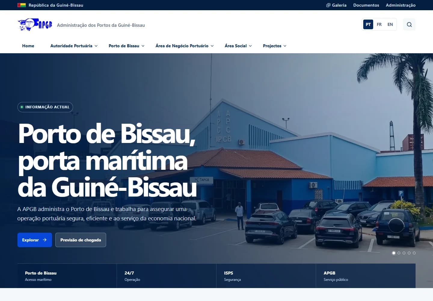 Portal APGB com o edifício do Porto de Bissau, navegação institucional e acesso aos serviços